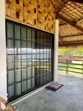 Maria Kulafu Kubo House 1 BIG BEDROOM with Wifi